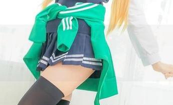 踏过的痕迹，ElyEE子的写真宛如在空中划出一条优美的弧线。