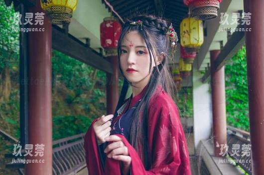 Kettoe的睡裙在线，一秒从床上到镜头前，原图展示出轻松的优雅。