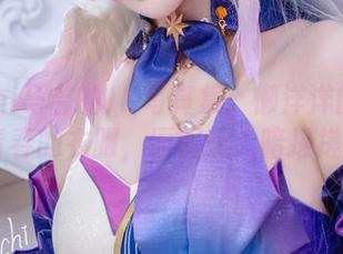 Machi马吉的JK写真集：懒洋洋的表情配上青春的衣服，原图让人暗搓搓期待...