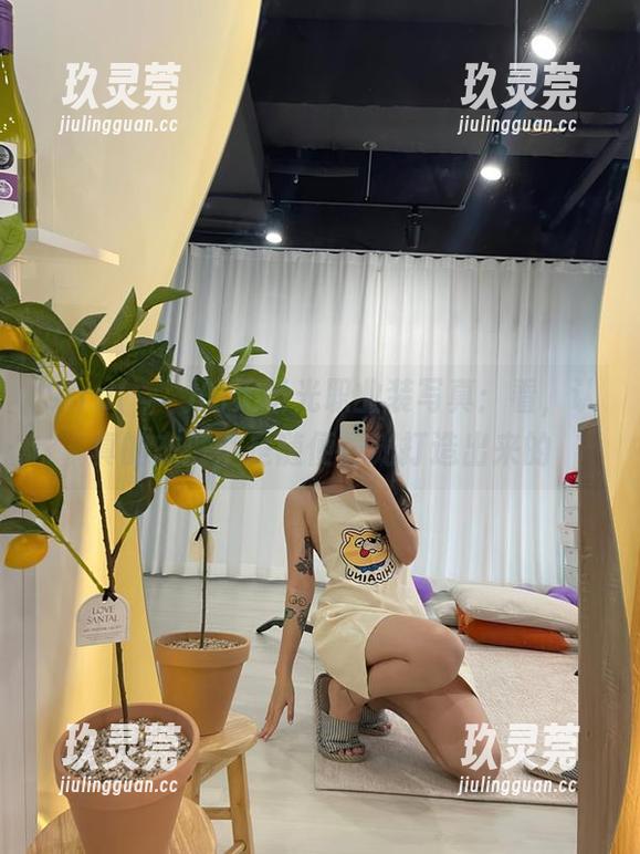 Sira(시라)的无圣光职业装写真：看，认真的态度不是随便的光打造出来的