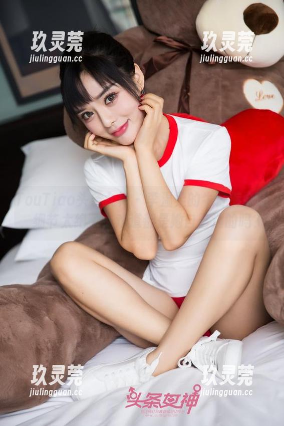 TouTiao头条女神-李温柔 TouTiao头条女神 - 李温柔的牛仔裤合集,细节太绝了,难道都是她自己选的吗?