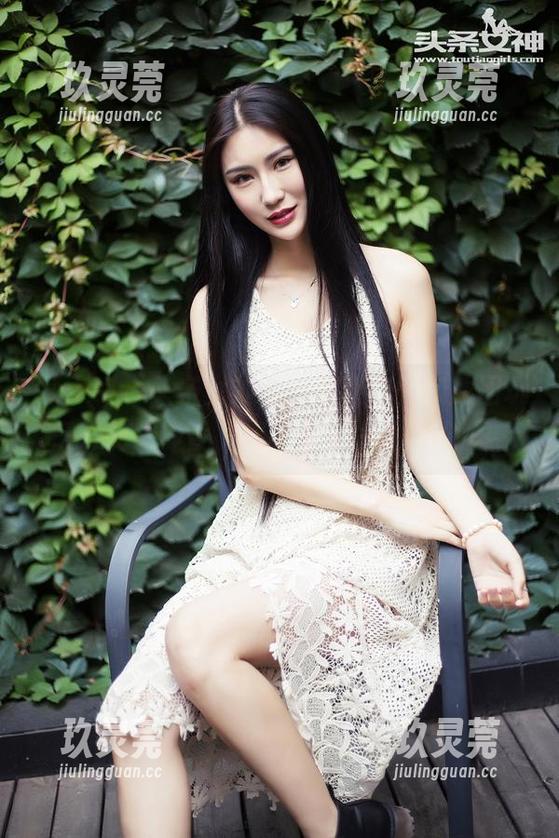 TouTiao头条女神 - 私房随意秀，原图玩得开的艾静香，腿也太不讲道理了吧！