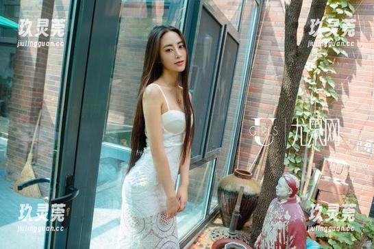 UGirls尤果网-尤娜娜 UGirls尤果网 - 看尤娜娜在水手服里的那份认真,图包值得一看啊