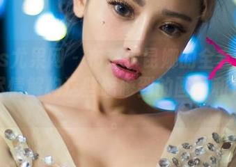 UGirls尤果网 - 布莱尔昆娜的全套天台图集，尽情解构这些磕碜到的画面和角度吧。