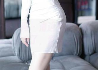 Xiuren秀人网 - 海边福利图集：加朵babe秀起来了，竟然忘了晒晒...