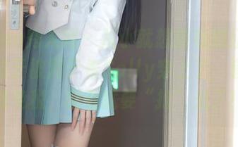 Xiuren秀人网 - 从小就想拥有的红裙，今日终于被周于希Sally穿上了，套图下载免税，眼看就要“抢”光了！