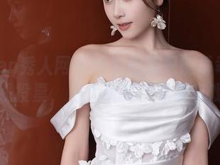 Xiuren秀人网 - 谁说校服只能乖乖穿？在线投票，周大萌的作品最有戏。
