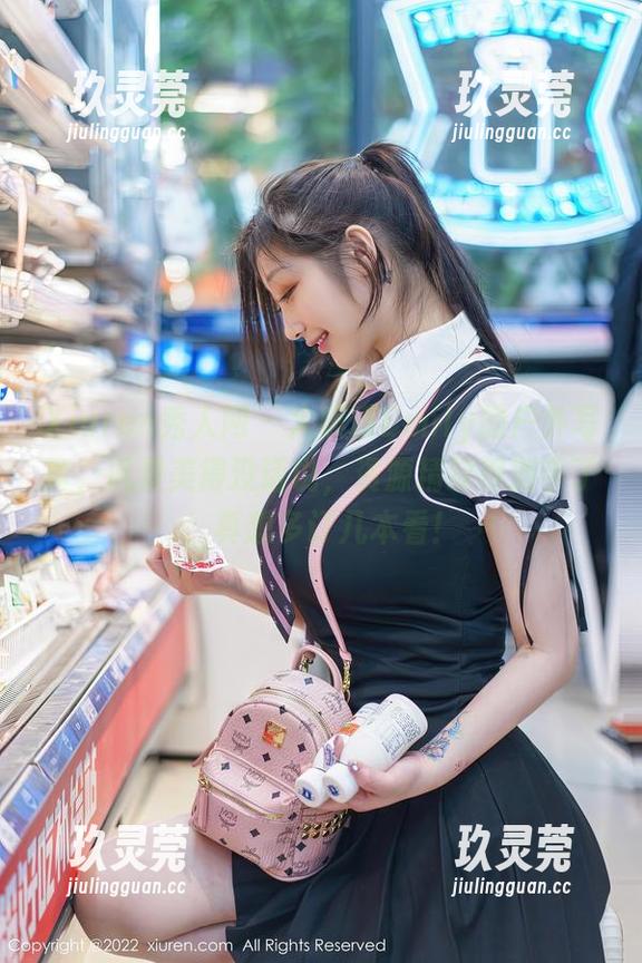 Xiuren秀人网-大琪琪Emily Xiuren秀人网 - 大琪琪Emily的户外写真,风景美得没话说,资源精致得剁手了,真想多订几本看!