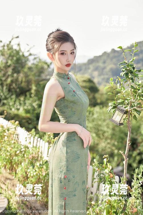 Xiuren秀人网-林文文yooki Xiuren秀人网 - 林文文yooki与她的高跟鞋在线对话,鞋子能怎么反击?