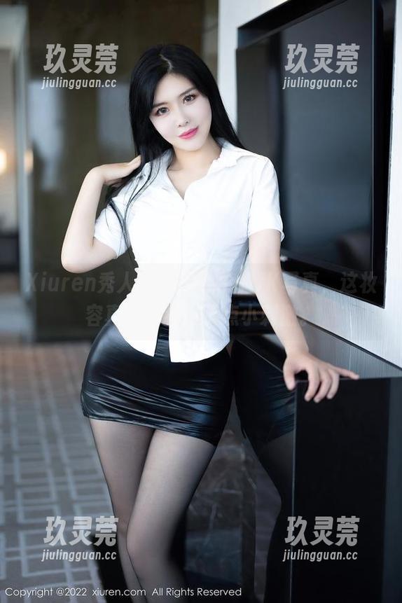 Xiuren秀人网 - 温心怡的JK写真，这妆容真是让我受了点小刺激。