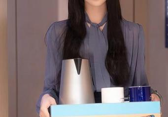 Xiuren秀人网 - 校园里的王俪丁呀，高清画质让人想一直盯着看。