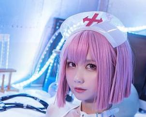 一边翻看izumi泉桃子的御姐cos图册，一边心想这气场大得我都想躲。