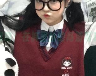 佳佳好难啊：在裤里丝的高清写真里游荡