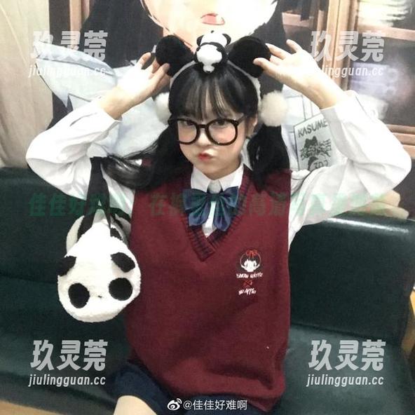 佳佳好难啊：在裤里丝的高清写真里游荡