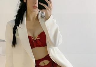 微密圈 - 高清图册里的俏妞qiaoniu66-白衬衫仿佛成了她个性的一部分，太神奇了。