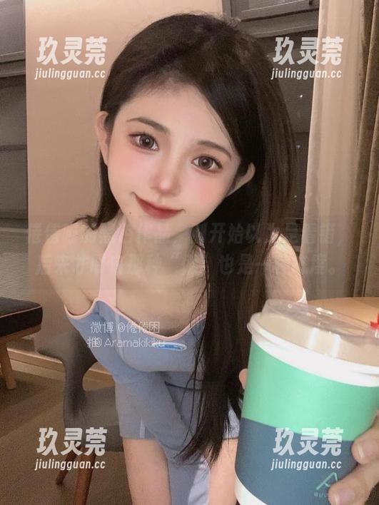 倦倦喵的黑色作品，刚开始以为是看错，后来才明白那种“懒”也是一种态度。