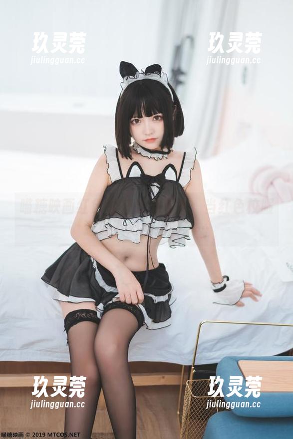 喵糖映画红色校服美眉图包：当红色校服邂逅不知所措的我…