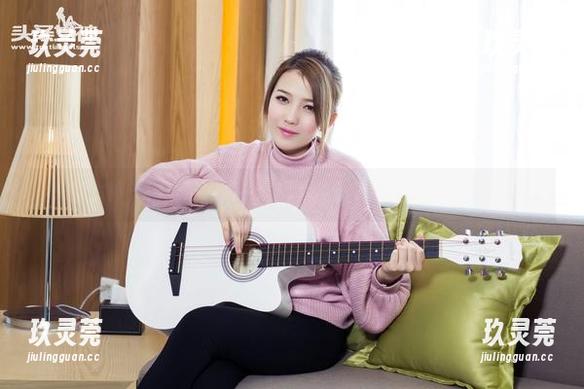 头条女神-曼苏拉娜 头条女神 - 图片里的奶牛:曼苏拉娜让你见识不一样的牛生