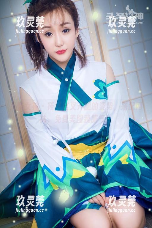 头条女神-筱溪 头条女神 - 筱溪这叉开腿的姿势,搭配网袜,免费美图我服气!