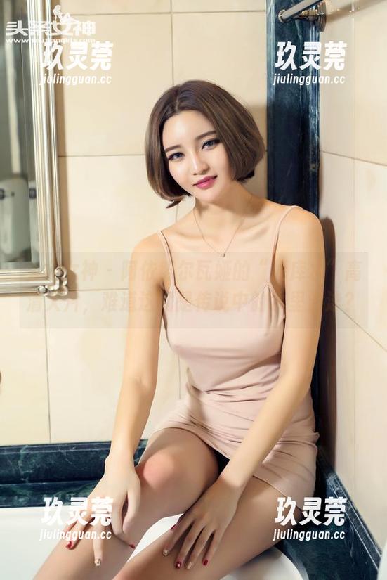 头条女神-阿依努尔瓦娅 头条女神 - 阿依努尔瓦娅的“死库水”高清大片,难道这就是传说中的水里游泳?