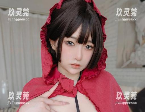 女主K 女主K,你这短裙图包是不是在用大长腿打广告?我也想穿一下!
