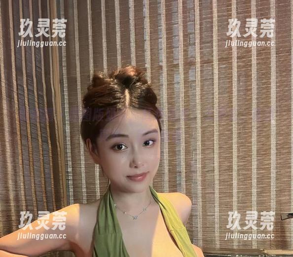 微密圈 - 原图版奶雯：红色战衣，无圣光，直面真实，美的厉害！