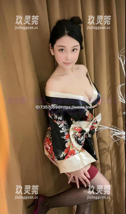 微密圈 - 抱歉，我被奶雯的全套图片迷住了，根本无心其他！