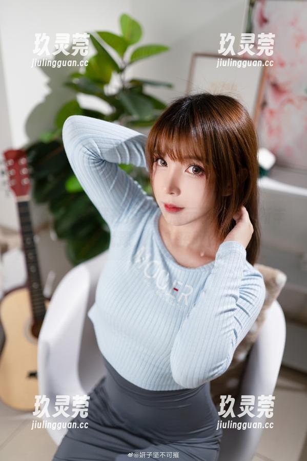 妍子坚不可摧在作品中展示了眼镜的新丰韵，别犹豫，快来获取资源。