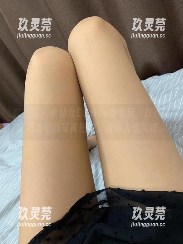 微密圈 - 小仙女ELaine真会玩，打开微信朋友圈的写真图册，看得人想要追。