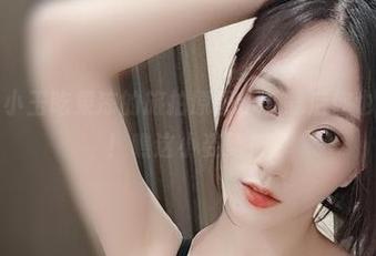 微密圈 - 小玉吃果冻的旅拍原图，下载后你也可以成神！瞧这小姿势！