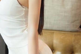 尤果网 - 比基尼=风景？图片中的于梓馨让我想到了很多疯狂的资源！