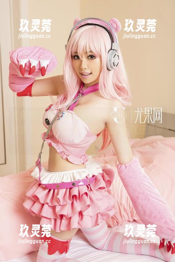 尤果网-杨果果 尤果网 - 杨果果最近的连体衣写真分享,按钮开得恰到好处,不知道是运气还是审美?