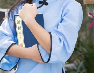 尤果网 - 谭晓彤和她的毛衣：谁能想到这么简单的搭配就能出美图，图包都没法挑剔了。