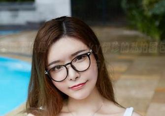 尤物馆 - 圣诞不只是礼物，Yuky伊珍的私拍图包让你聚焦那些小细节！