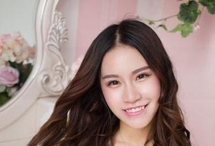 尤物馆 - 小探戈带你潜入私房，内衣秀马上开演，敲敲门先确认有多大胆！