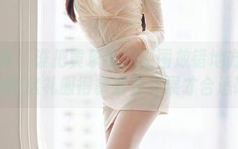 尤蜜荟 - 谁把黄乐然的原图放错地方了？我觉得这礼服得拿去开个展才合适啊！