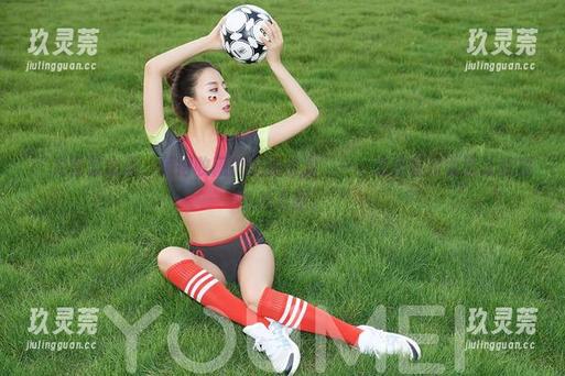 尤蜜荟 “尤蜜荟出品,值得收藏的美丽资源”——这作品封面就让我想多瞅几眼。