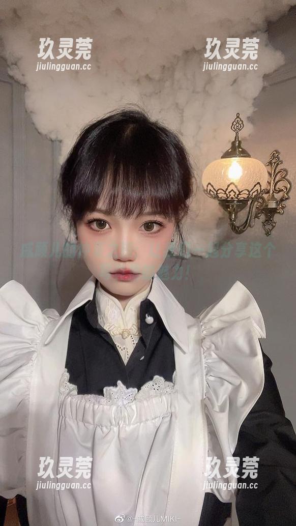 戚顾儿的仲夏之旅：让我们一起分享这个写真集的魅力！