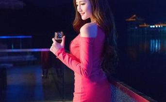 推女神 - 哇，最新谭晓彤短裙套图，在诡异的秋天提振精神的绝佳选择。