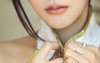 推女郎 - 最新写真大揭秘：土豆姐的纯白造型，这得花了多少洗衣粉？