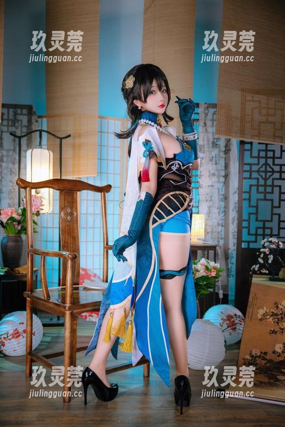 日奈娇 日奈娇这身喜多川海梦泳装,真让人想到夏天的沙滩了,原图能不能给我来一波?