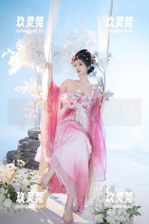 星澜想来杯珍珠奶茶的天天穿搭：全套礼服或许是她的年度计划