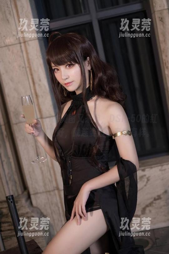 星野saori 星野saori的美图又来啦,DSR-50的红牡丹不仅花好,就连姿态也有模有样。