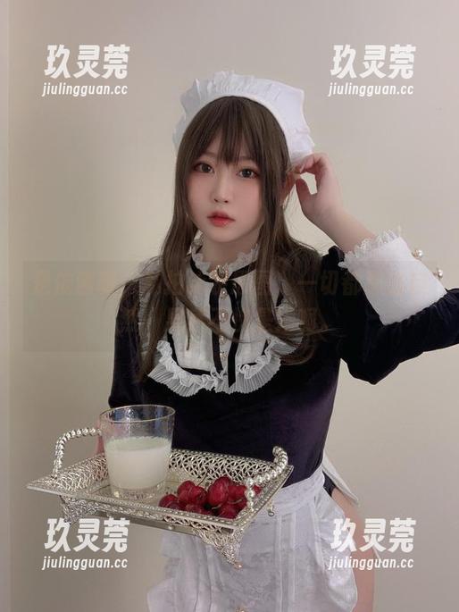 是依酱呀 是依酱呀,私拍泳装原图,一切都那么自然,果然不愧是她啊。