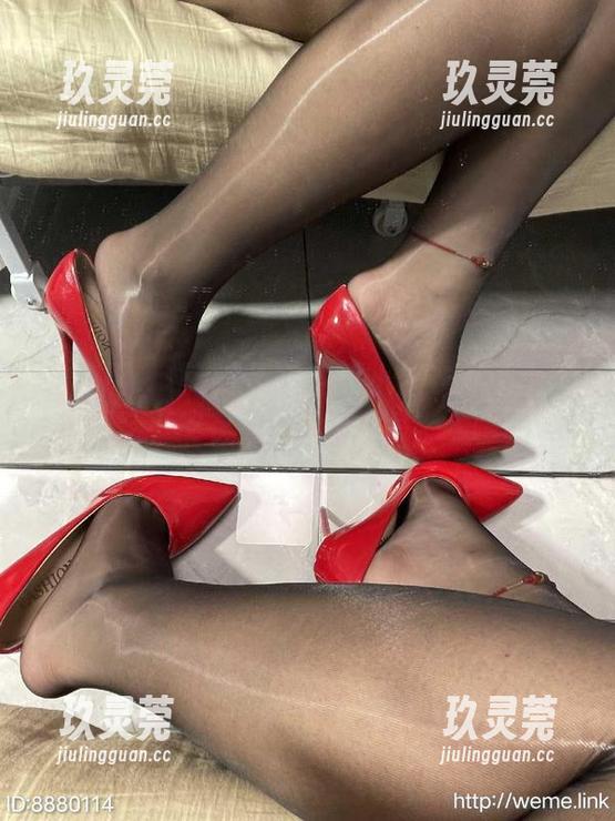 桃沢樱呀 微密圈 - 桃沢樱呀的猫眼小皮衣:原图里的“小皮衣”你得留意哦,嘿嘿。