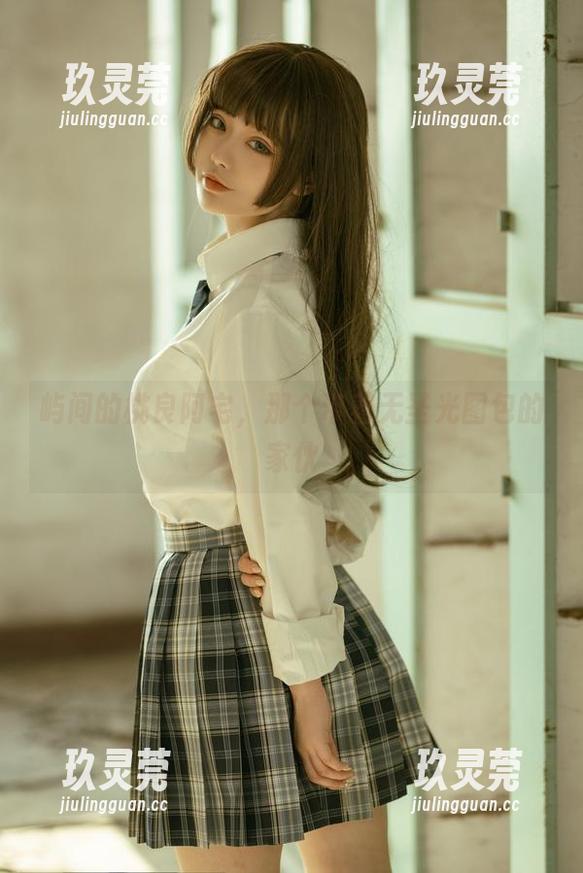 屿间的桃良阿宅，那个带着无圣光图包的家伙