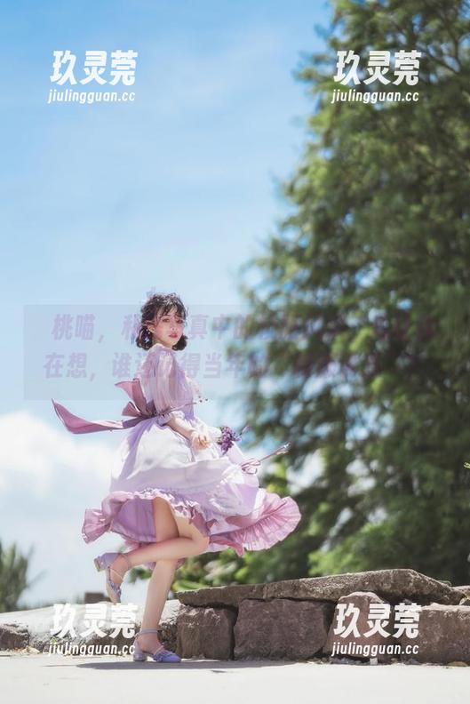 桜桃喵，私房写真中的校服风采，总让我在想，谁还记得当年的“制服诱惑”？