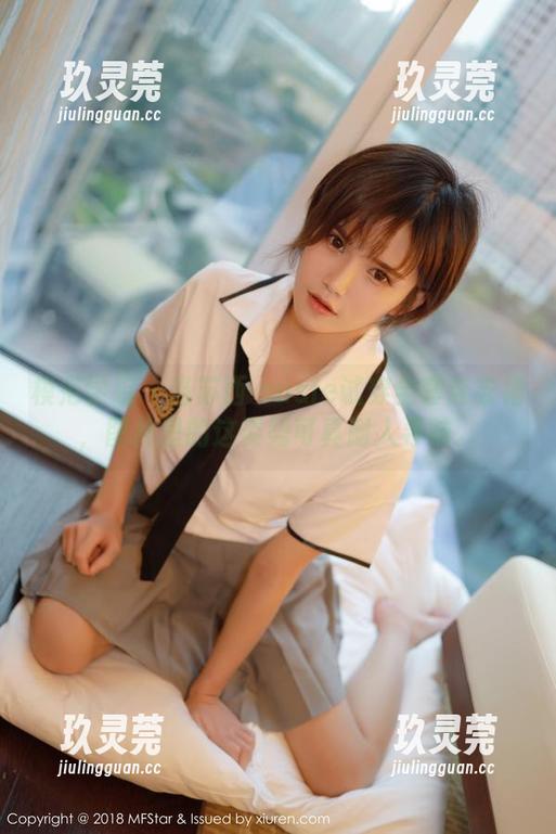 模范学院-苏西-susie 模范学院 - 当苏西-susie试穿全套连衣裙,图片里的这姿势可真耐人寻味。