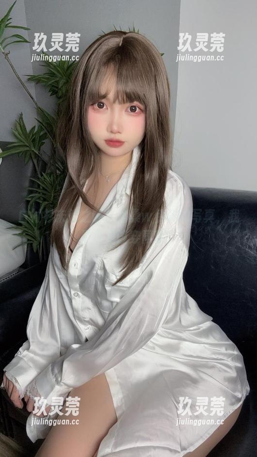 洛桑w伊梓 白衬衫未解之谜:洛桑w伊梓的写真,我是不是该穿同款?