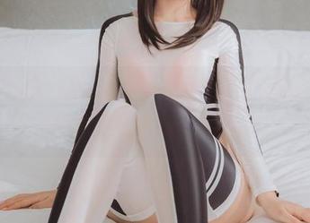 冬天里的泳池，神楽坂真冬拍的图册成了免费科普教材，哈哈。